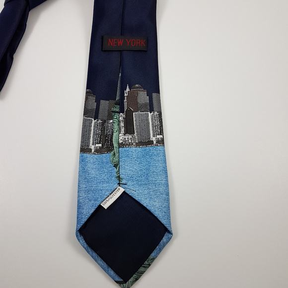 NEW YORK Twin Towers Mens Silk Tie RARE USA - Picture 4 of 4